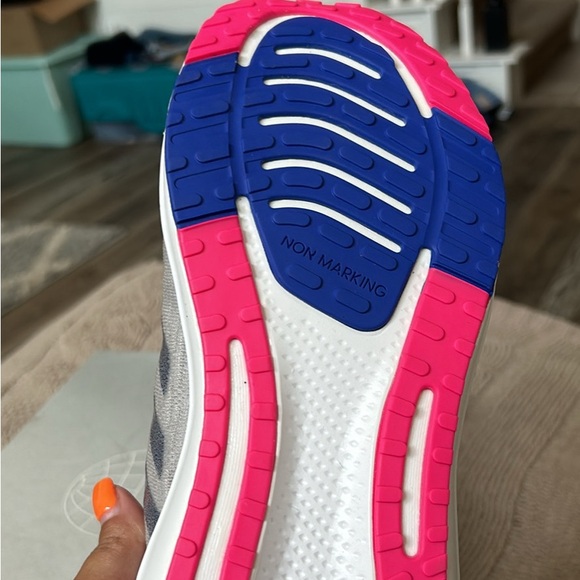 NIB Adidas shoes 6Y/7.5 W - Picture 5 of 5